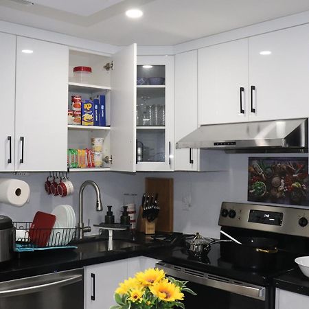 Garden 2 Bedroom Apt - Free Parking Wifi Laundry Workstation แบรมพ์ตัน ภายนอก รูปภาพ
