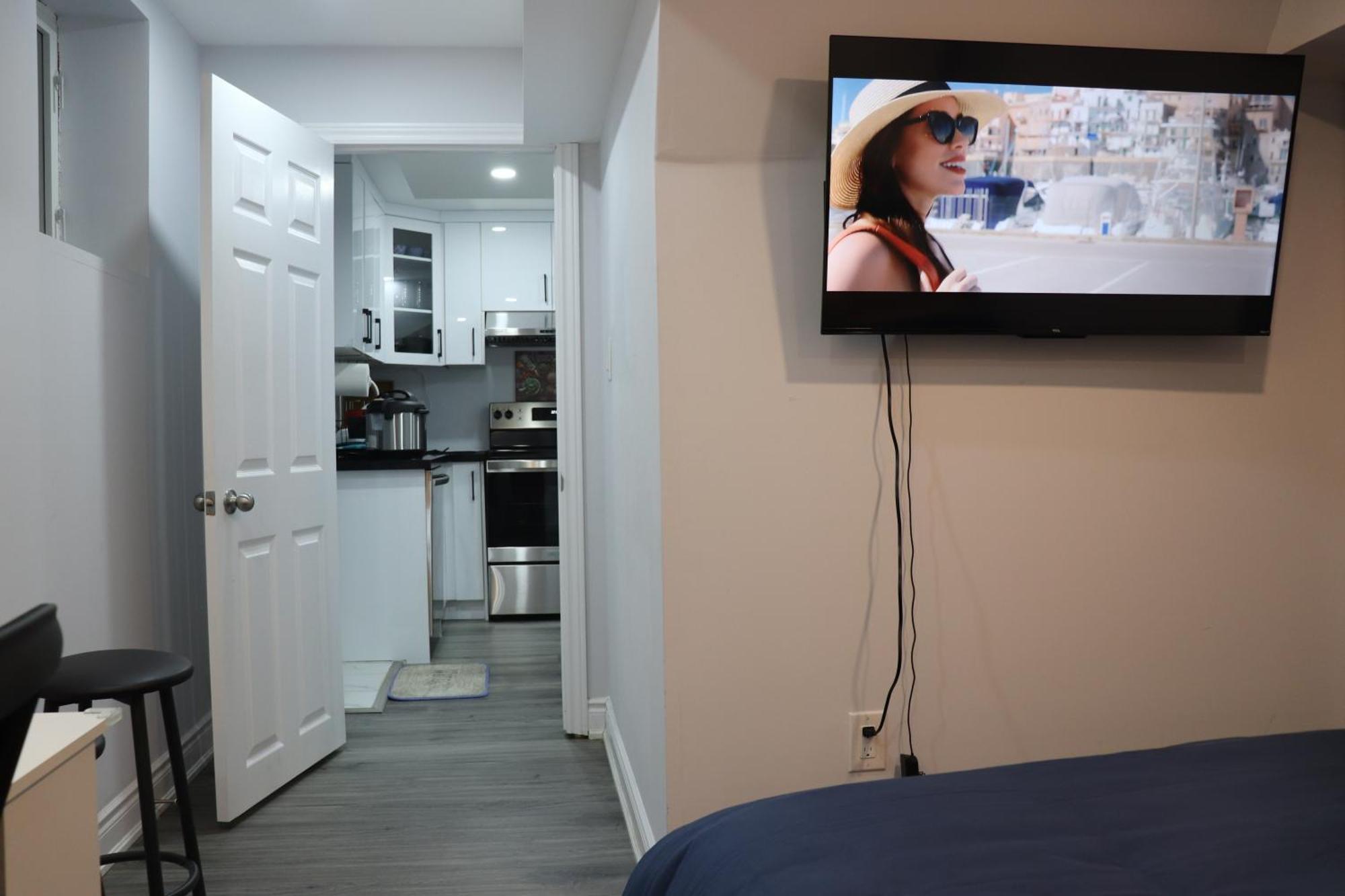 Garden 2 Bedroom Apt - Free Parking Wifi Laundry Workstation แบรมพ์ตัน ภายนอก รูปภาพ