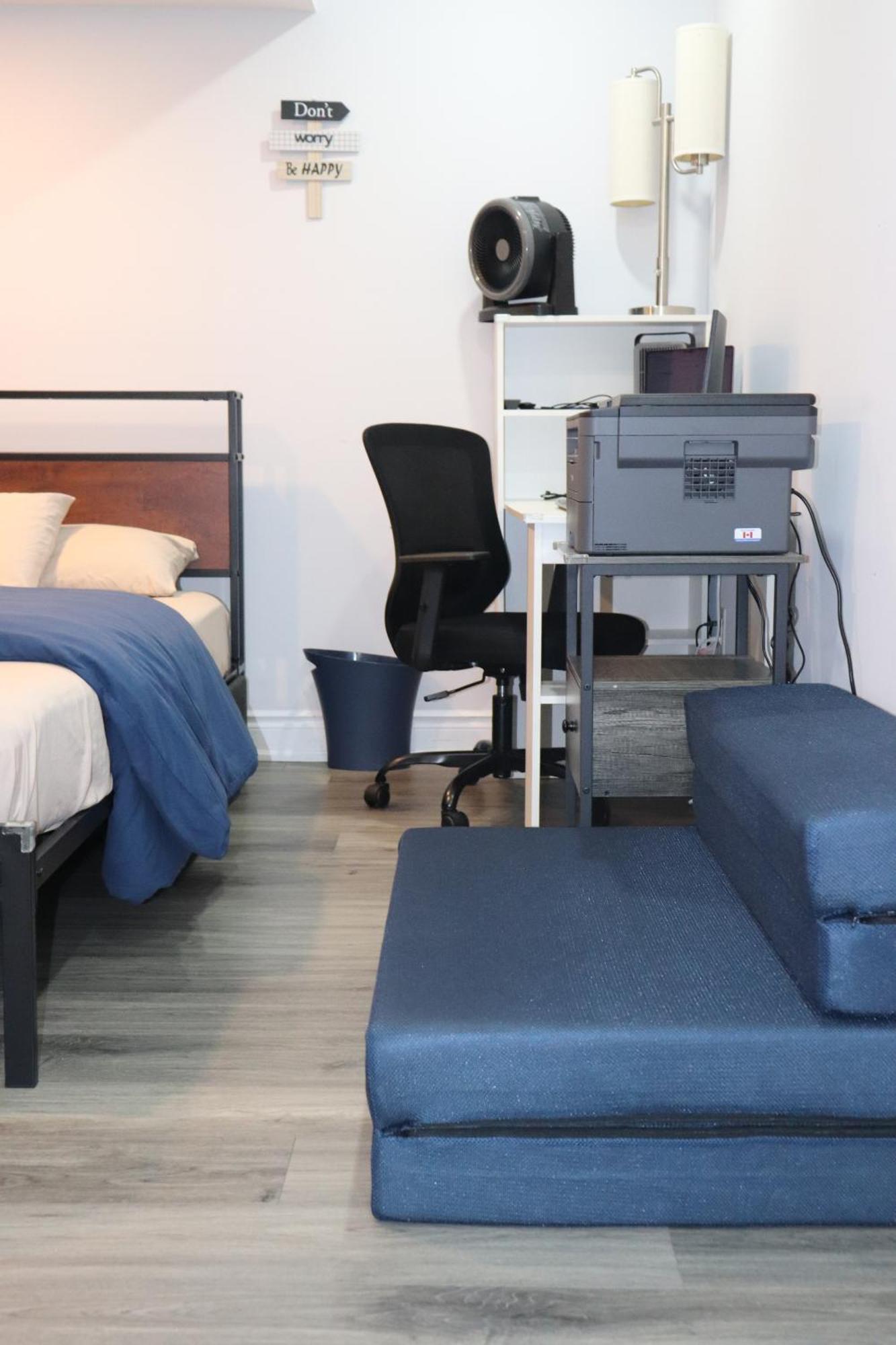 Garden 2 Bedroom Apt - Free Parking Wifi Laundry Workstation แบรมพ์ตัน ภายนอก รูปภาพ