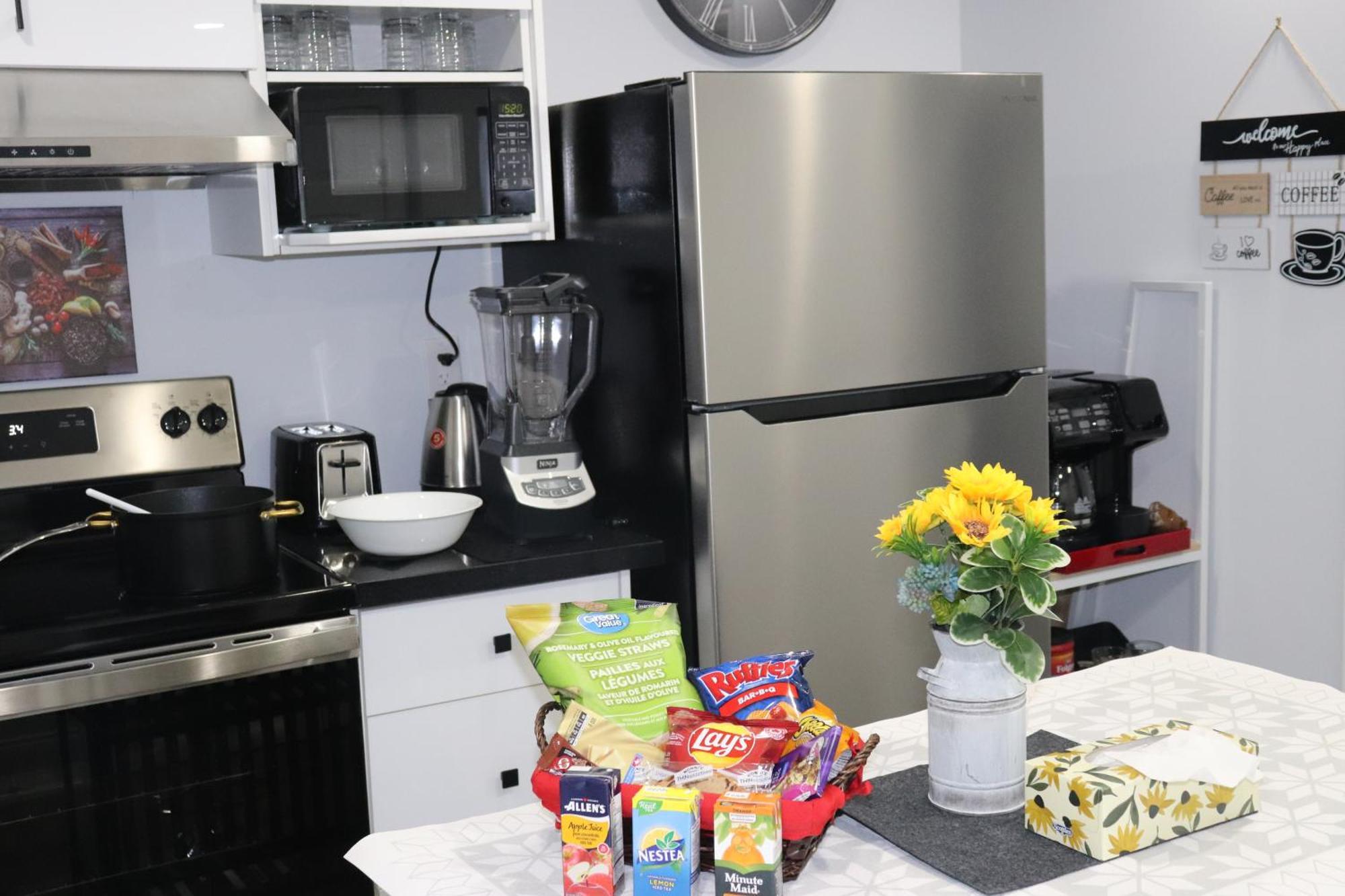 Garden 2 Bedroom Apt - Free Parking Wifi Laundry Workstation แบรมพ์ตัน ภายนอก รูปภาพ