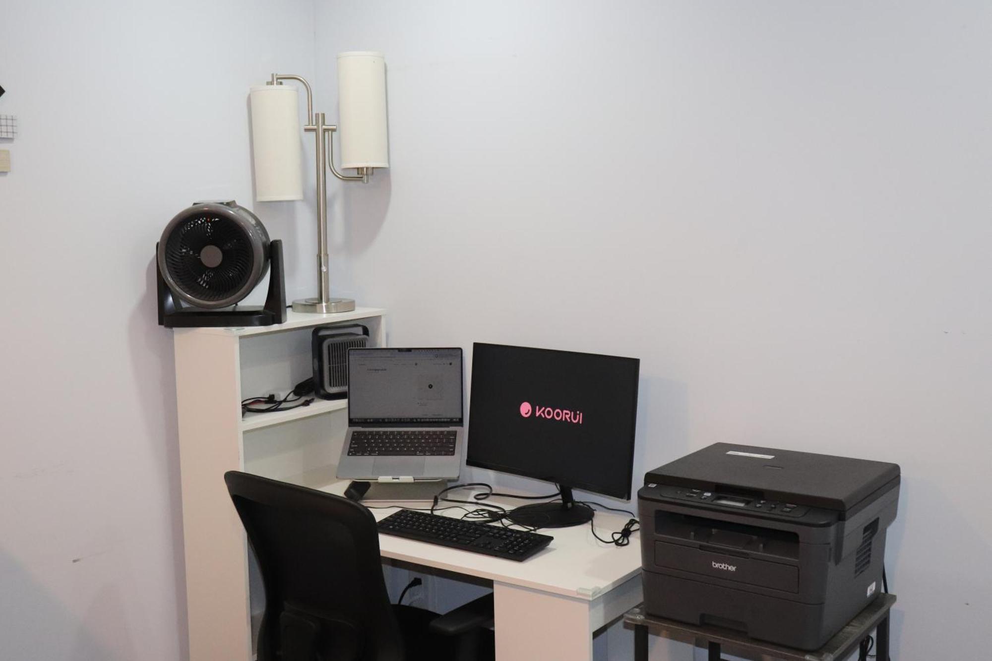 Garden 2 Bedroom Apt - Free Parking Wifi Laundry Workstation แบรมพ์ตัน ภายนอก รูปภาพ