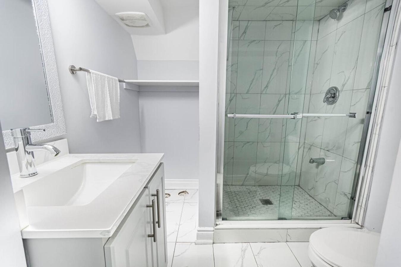 Garden 2 Bedroom Apt - Free Parking Wifi Laundry Workstation แบรมพ์ตัน ภายนอก รูปภาพ